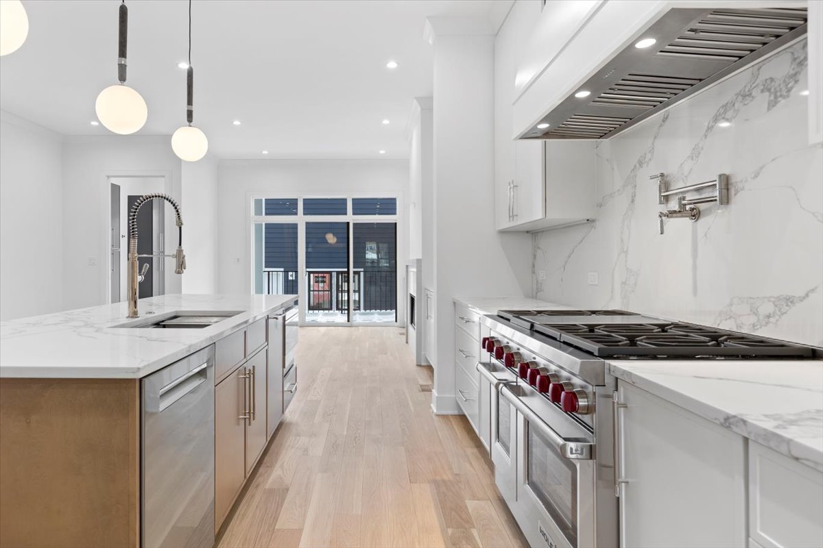 2433 W Cuyler Avenue, Chicago, IL, 60618 4 2433 W Cuyler Avenue