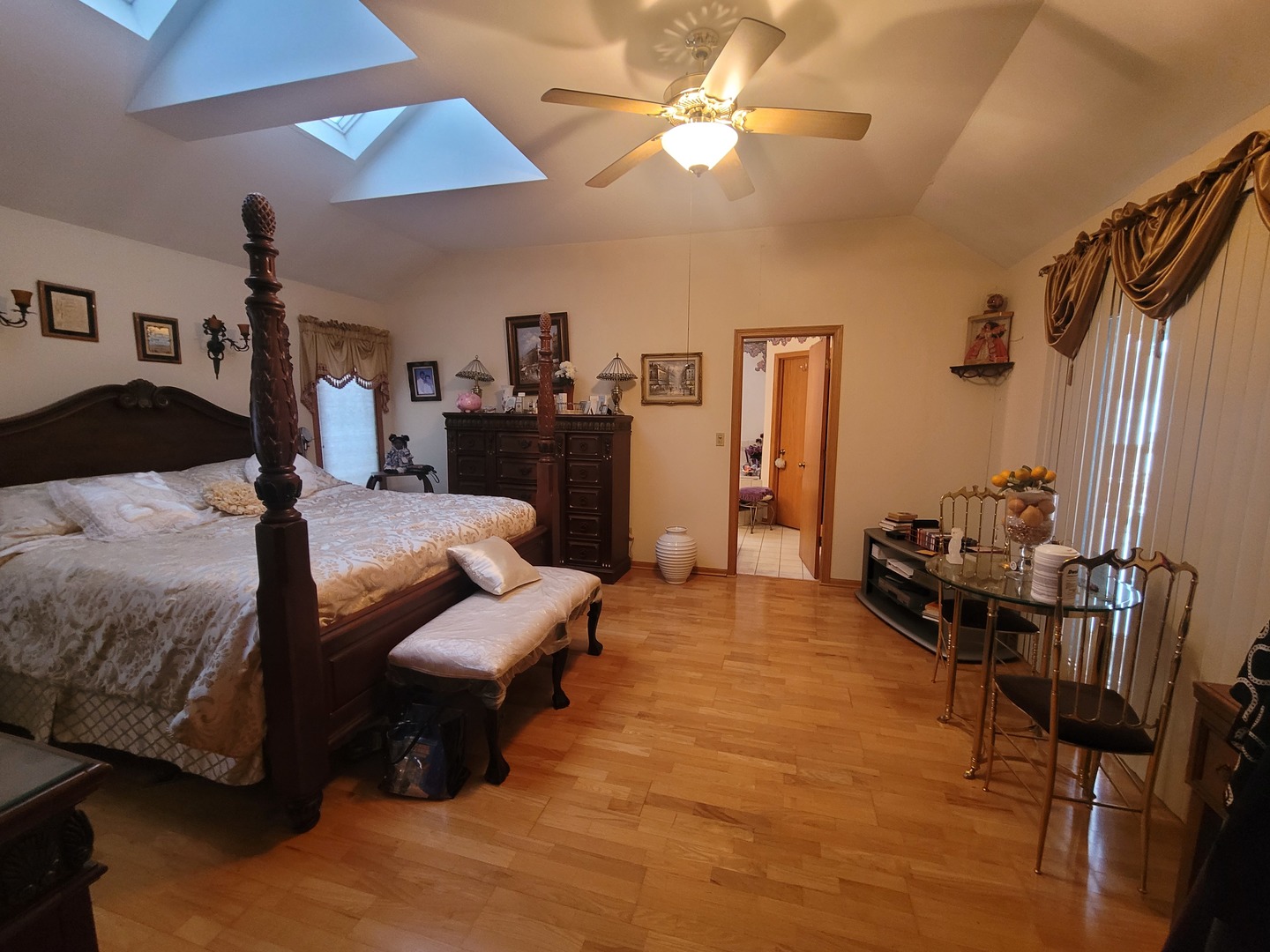 3246 E Forestview Trail