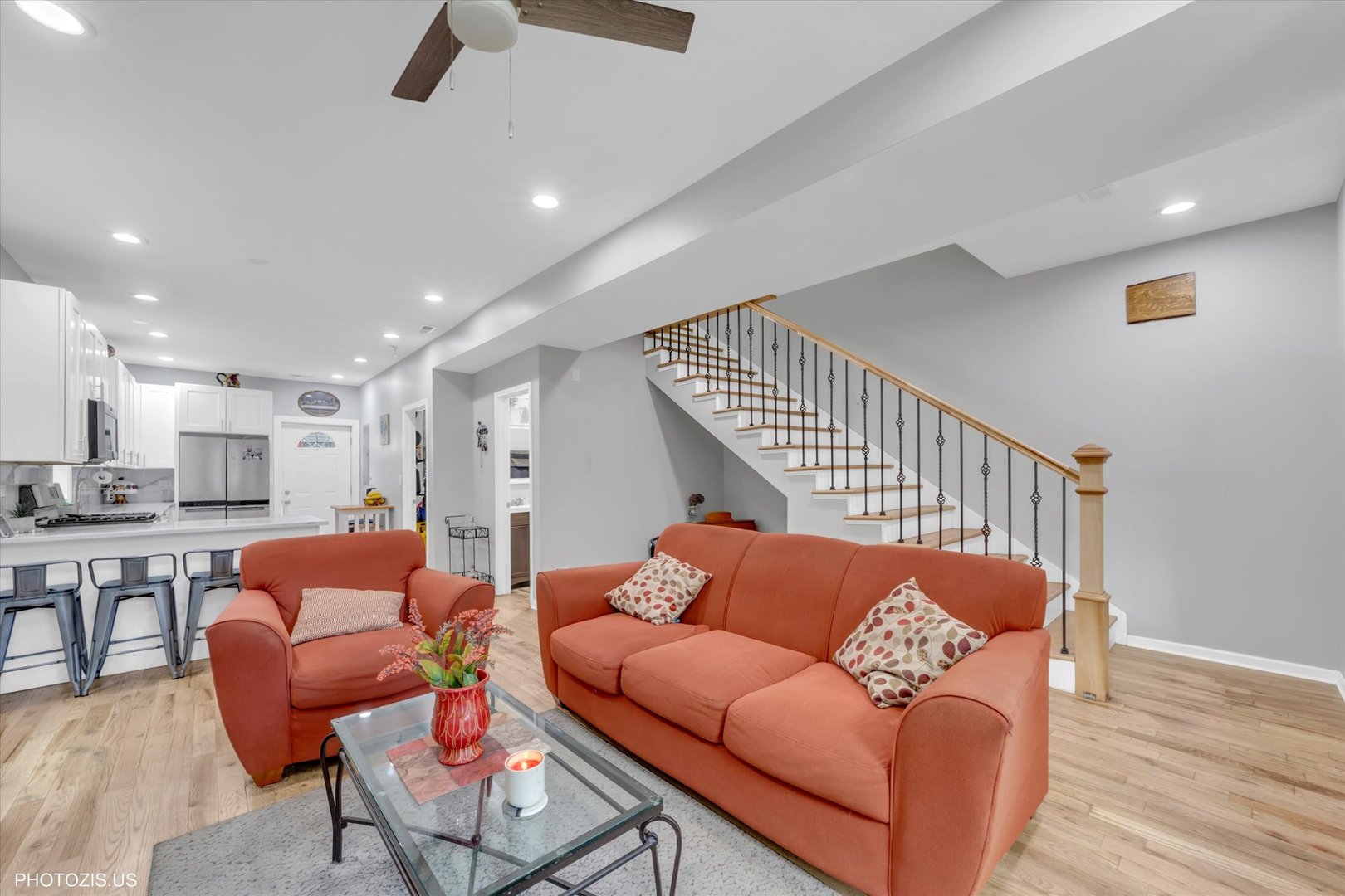 8404 S Exchange Avenue, Chicago, IL, 60617 3 8404 S Exchange Avenue