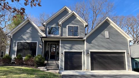 406 KELLY Lane Crystal Lake IL 60012
