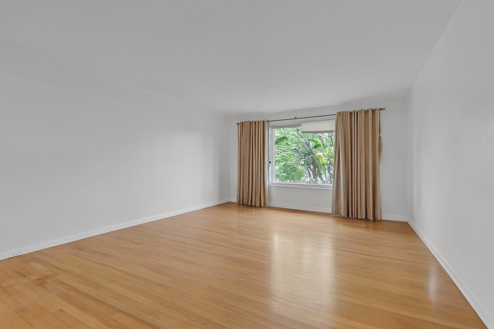 6146 N Damen Avenue 3H