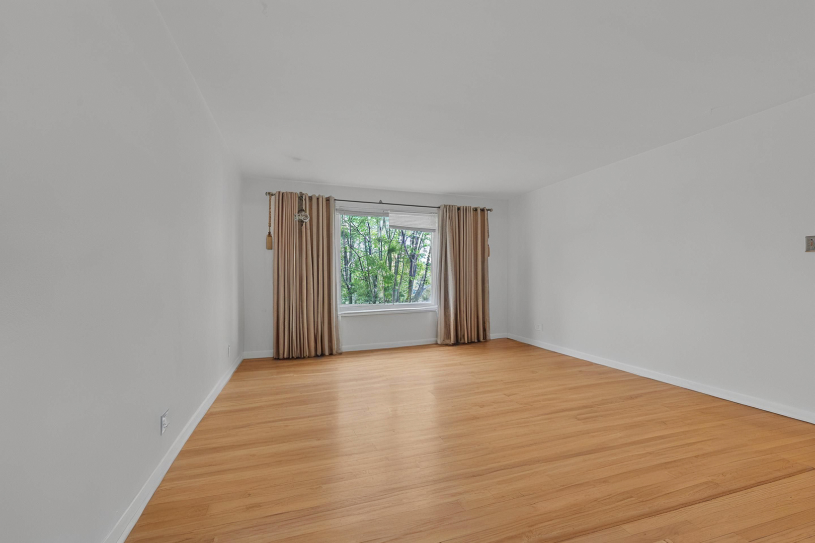 6146 N Damen Avenue 3H