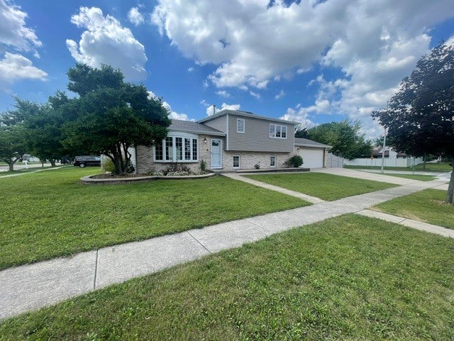 793 SIX PINES Drive