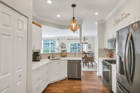 Tiny photo for 730 Stuarts Drive #730, St. Charles, IL 60174 (MLS # 12473444)