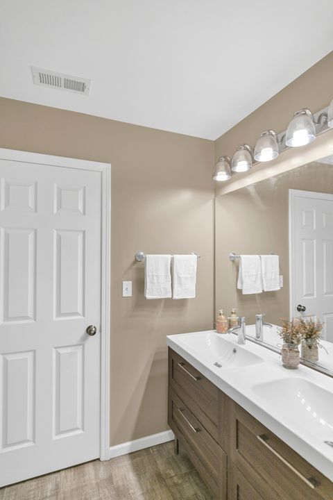 Tiny photo for 730 Stuarts Drive #730, St. Charles, IL 60174 (MLS # 12473444)