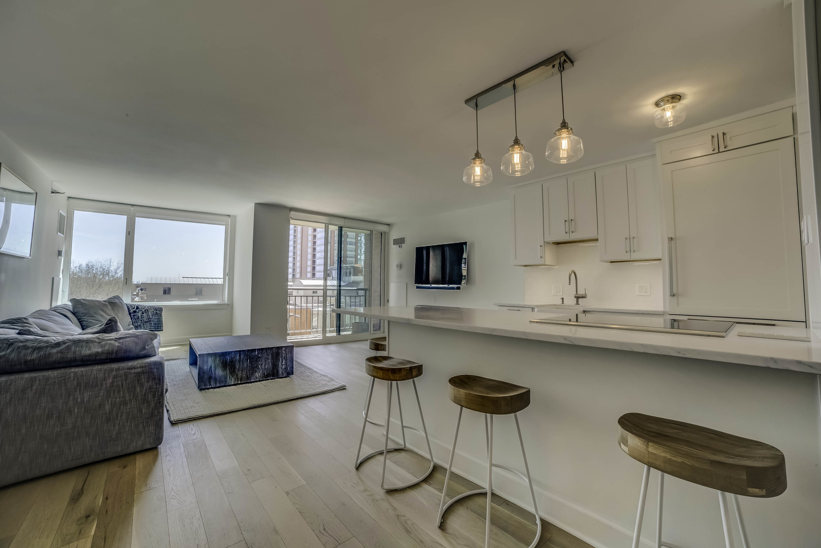 440 N Mcclurg Court 513