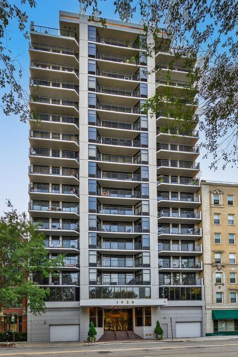 1920 N Clark Street 8C Chicago IL 60614