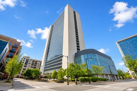 Photo of 500 W SUPERIOR Street #604, Chicago, IL 60654 (MLS # 12650523)