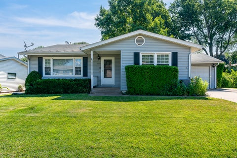Photo of 2233 Jebens Avenue, Davenport, IA 52804 (MLS # 12699975)