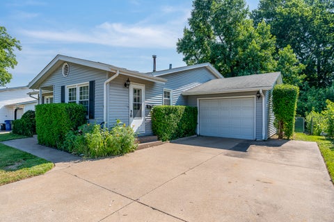 Tiny photo for 2233 Jebens Avenue, Davenport, IA 52804 (MLS # 12699975)
