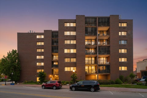 Tiny photo for 11 W Green Street #608, Bensenville, IL 60106 (MLS # 12682140)
