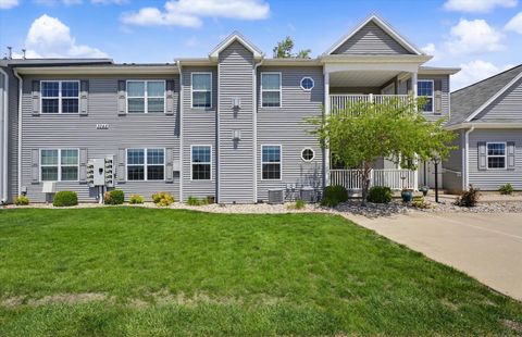 Photo of 3048 E Stillwater Landing #103, Urbana, IL 61802 (MLS # 12639823)