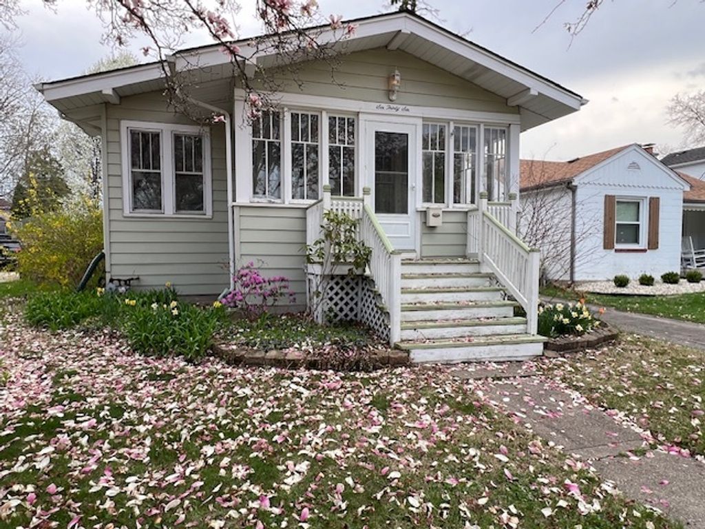 Photo for 636 N Stone Avenue, La Grange Park, IL 60526 (MLS # 12384195)