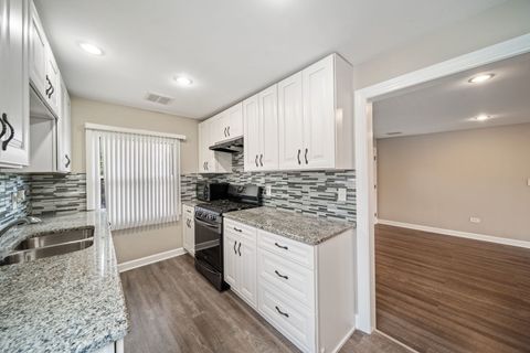 Tiny photo for 7949 Newland Avenue, Burbank, IL 60459 (MLS # 12520970)