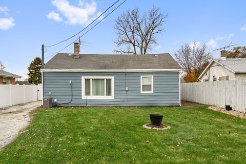 Tiny photo for 7949 Newland Avenue, Burbank, IL 60459 (MLS # 12520970)