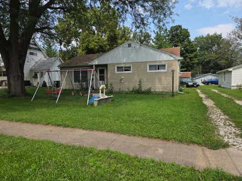 Photo of 825 Locust Street, Carthage, IL 62321 (MLS # 12730561)