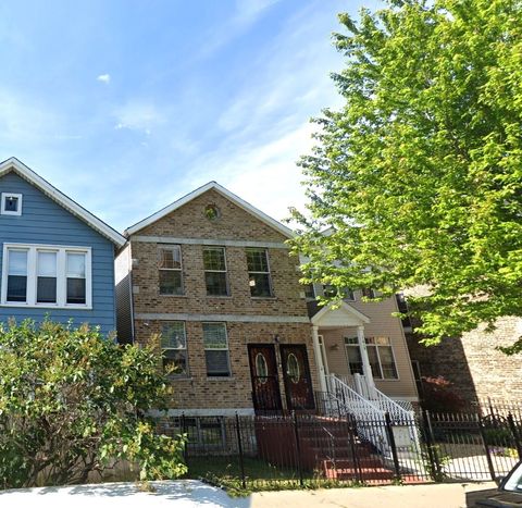 1613 W Superior Street b Chicago IL 60642