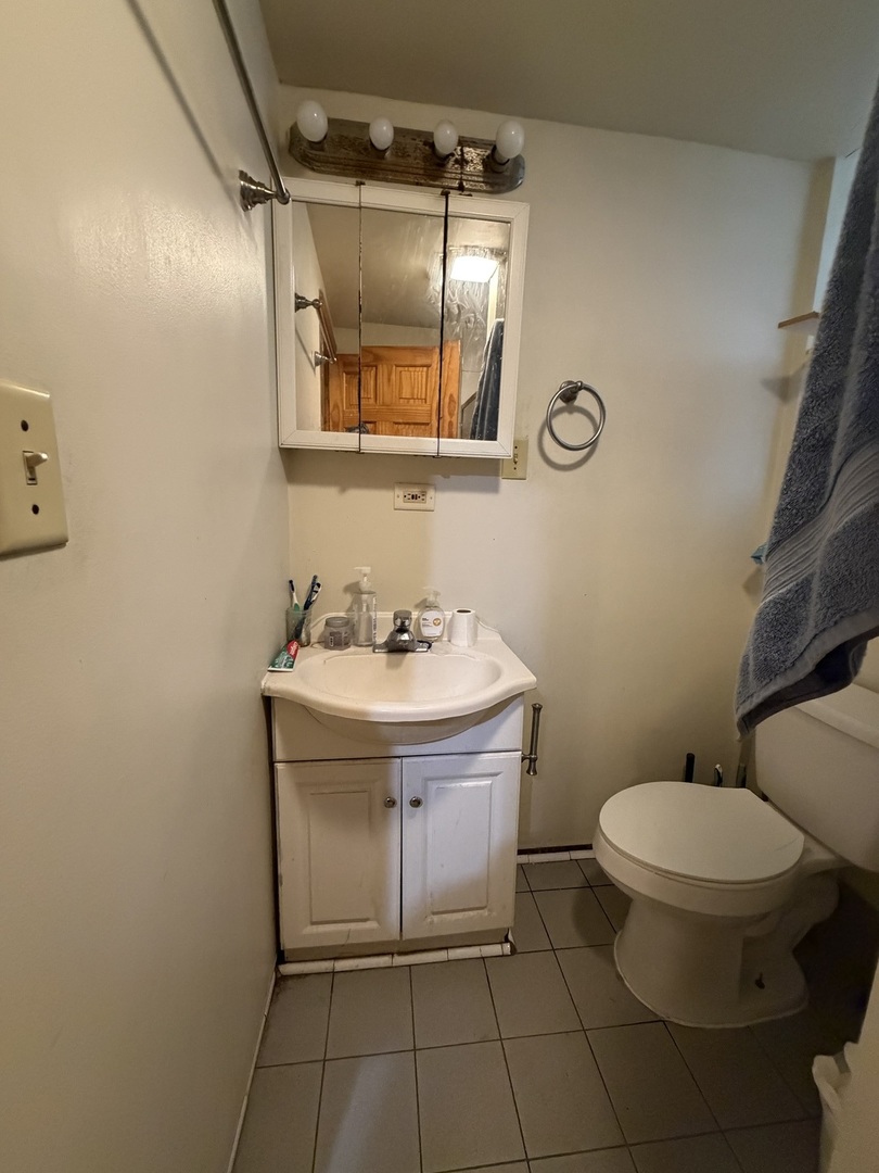 1613 W Superior Street b