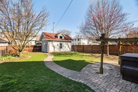 Tiny photo for 732 S Kenilworth Avenue, Oak Park, IL 60304 (MLS # 12640672)