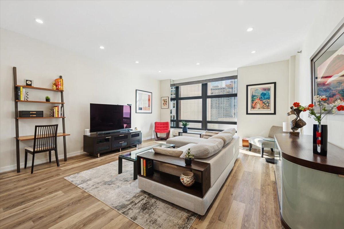 680 N Lake Shore Drive 1307