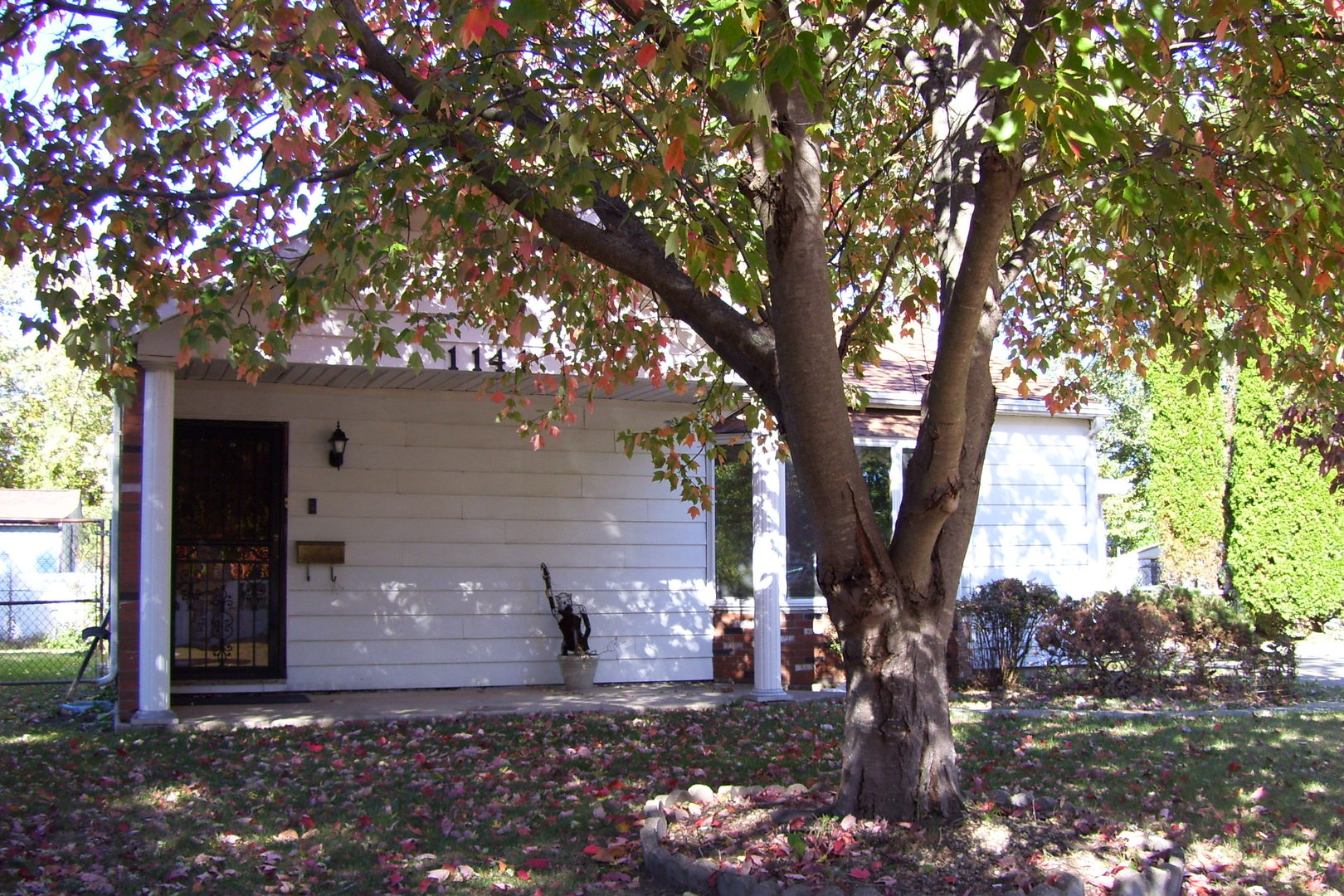 1141 EASTVIEW Drive