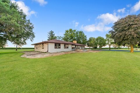 Tiny photo for 947 N 2nd Road, Dana, IL 61321 (MLS # 12454447)