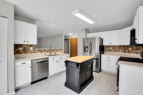 Tiny photo for 542 Waterford Lane, South Elgin, IL 60177 (MLS # 12718217)