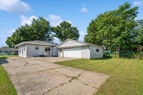 Tiny photo for 3236 W Dover Court, Davenport, IA 52804 (MLS # 12741788)