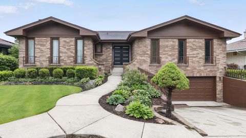 2819 S Briarwood Drive W Arlington Heights IL 60005