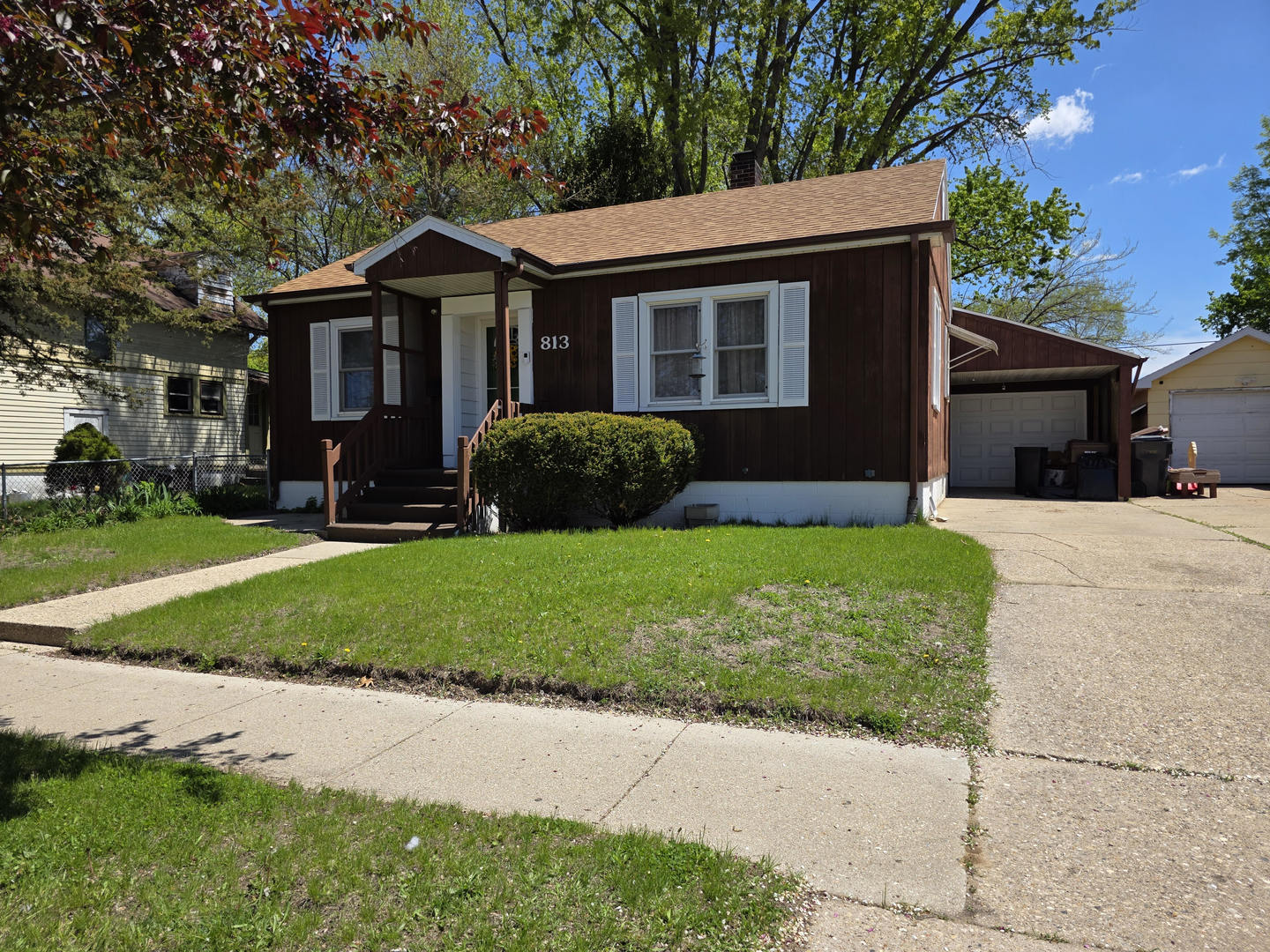813 Blackhawk Boulevard