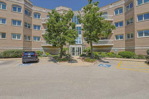 Photo of 170 Manchester Drive #305, Buffalo Grove, IL 60089 (MLS # 12698789)