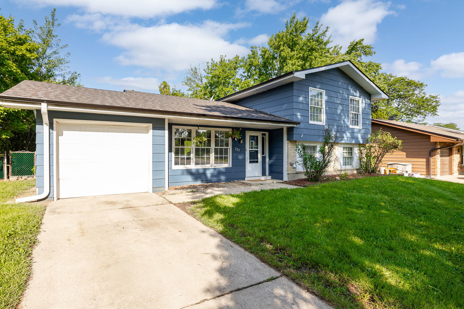 229 N Schmidt Road