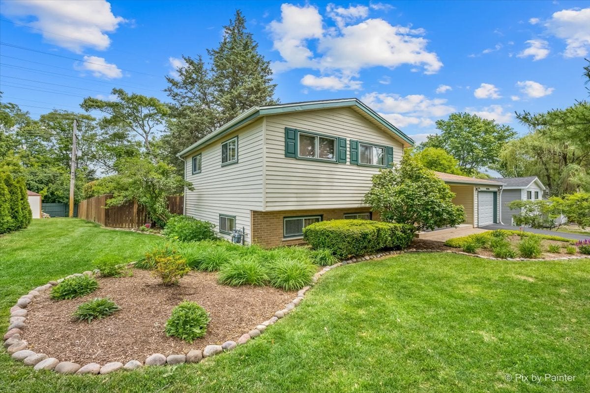 23W328 Great Western Avenue