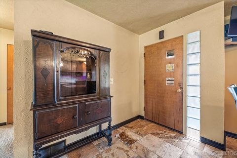 Tiny photo for 522 Kingsway Drive, Aurora, IL 60506 (MLS # 12520496)