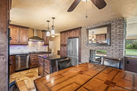 Tiny photo for 522 Kingsway Drive, Aurora, IL 60506 (MLS # 12520496)