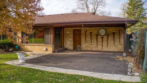 Tiny photo for 522 Kingsway Drive, Aurora, IL 60506 (MLS # 12520496)
