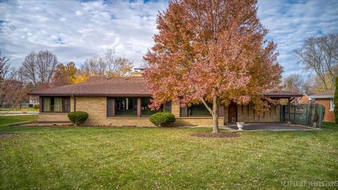 Tiny photo for 522 Kingsway Drive, Aurora, IL 60506 (MLS # 12520496)