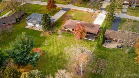 Tiny photo for 522 Kingsway Drive, Aurora, IL 60506 (MLS # 12520496)