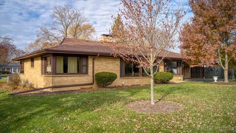 Tiny photo for 522 Kingsway Drive, Aurora, IL 60506 (MLS # 12520496)