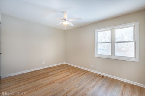 Tiny photo for 305 E Country Drive, Bartlett, IL 60103 (MLS # 12583384)