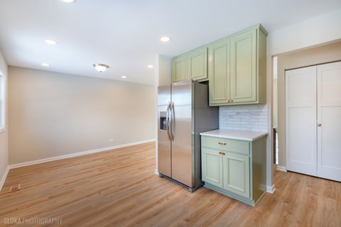 Tiny photo for 305 E Country Drive, Bartlett, IL 60103 (MLS # 12583384)