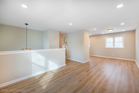 Tiny photo for 305 E Country Drive, Bartlett, IL 60103 (MLS # 12583384)