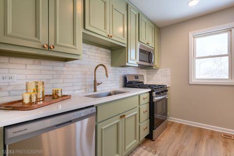 Tiny photo for 305 E Country Drive, Bartlett, IL 60103 (MLS # 12583384)