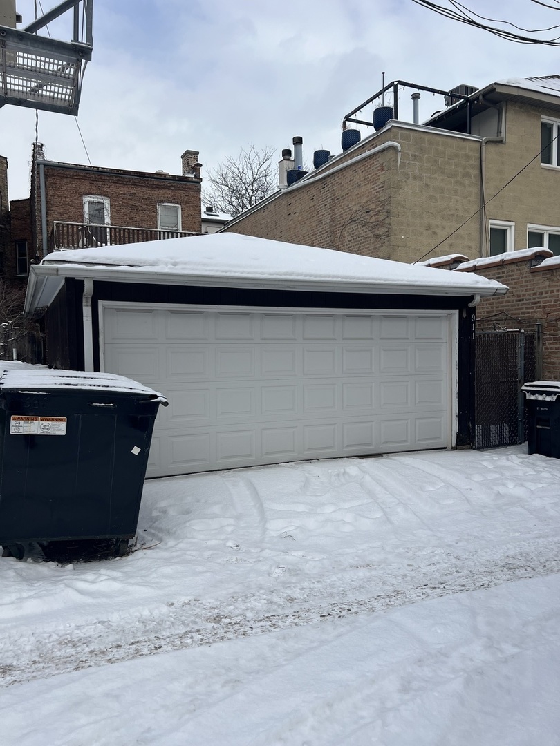 911 W Diversey Parkway