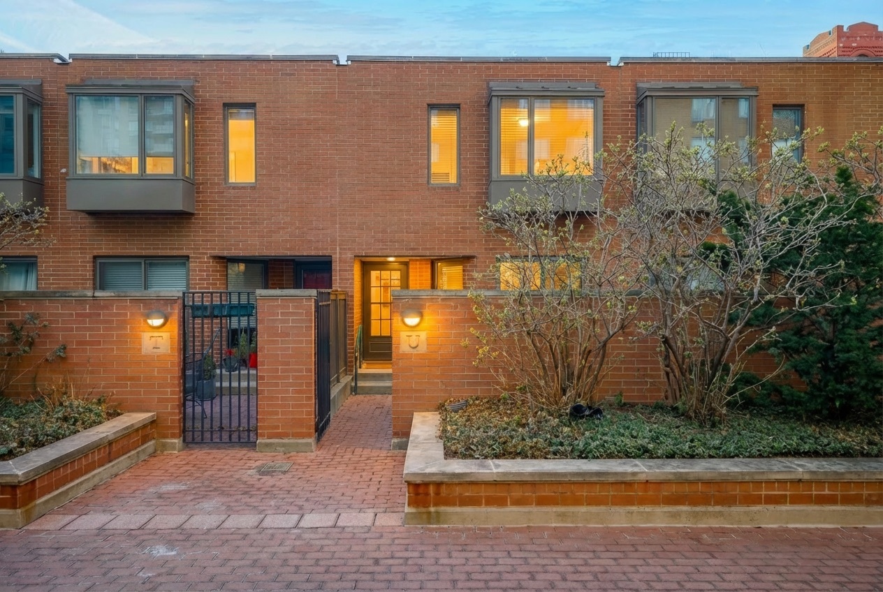 801 S Plymouth Court U