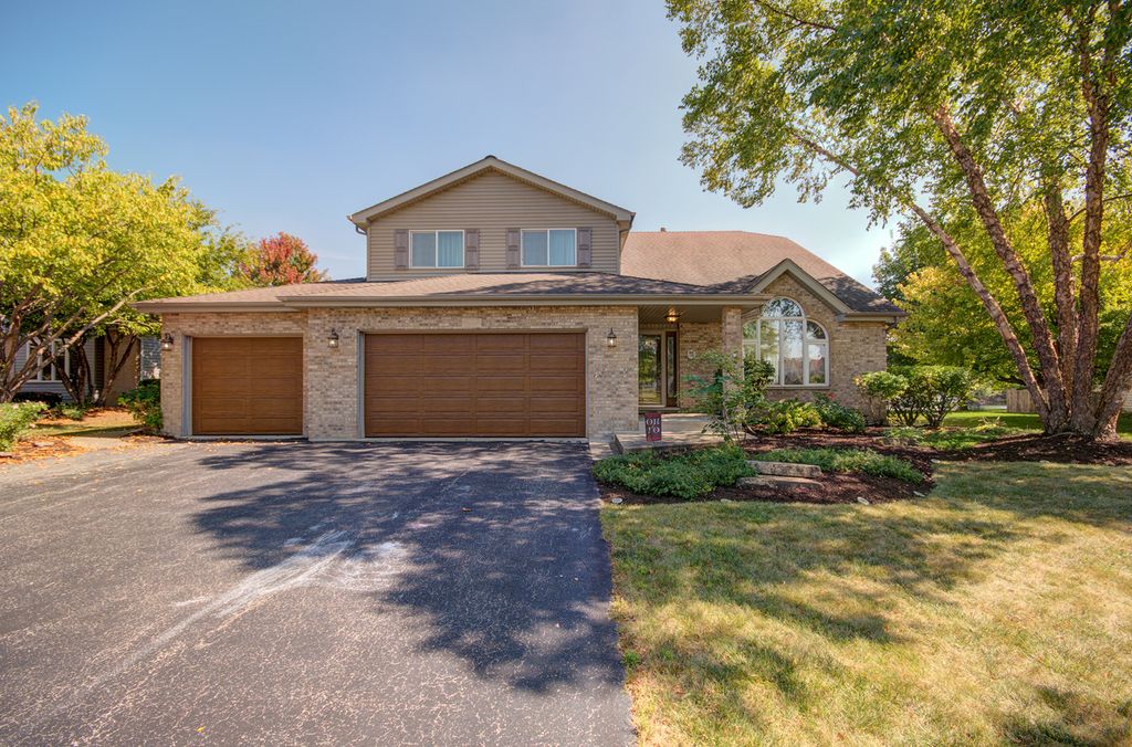 Photo for 1904 Pebble Beach Drive, Plainfield, IL 60586 (MLS # 12473925)