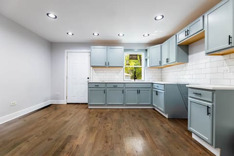 Tiny photo for 7116 S University Avenue, Chicago, IL 60619 (MLS # 12716705)