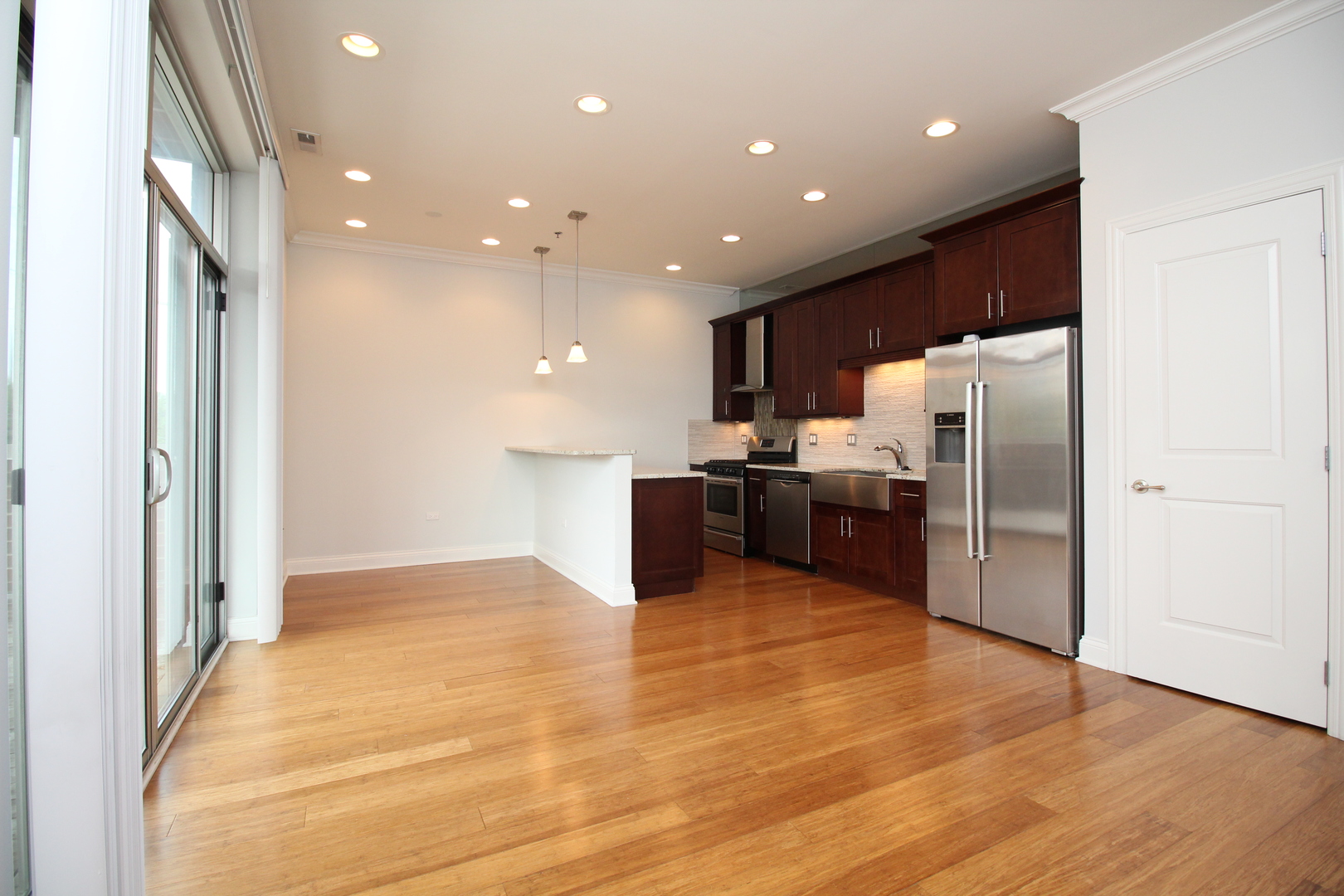 1609 W Warren Boulevard 216