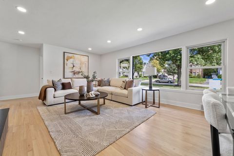 Tiny photo for 330 N Oaklawn Avenue, Elmhurst, IL 60126 (MLS # 12446584)