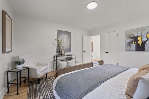 Tiny photo for 330 N Oaklawn Avenue, Elmhurst, IL 60126 (MLS # 12446584)